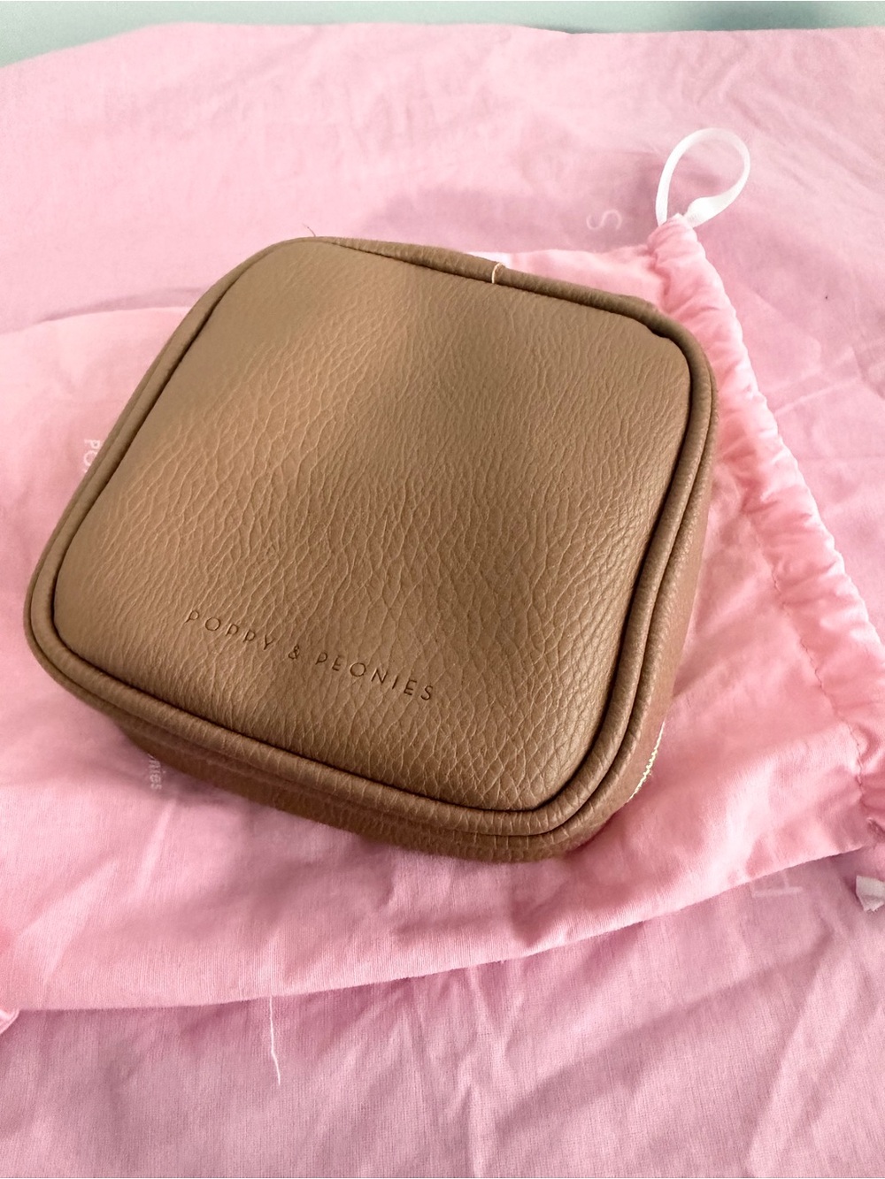 Poppy & Peonies Mocha Mousse Tech case